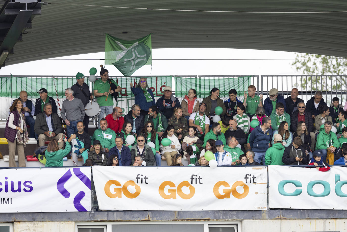 La grada de San Román se llenó y lució el ambiente de las grandes ocasiones.