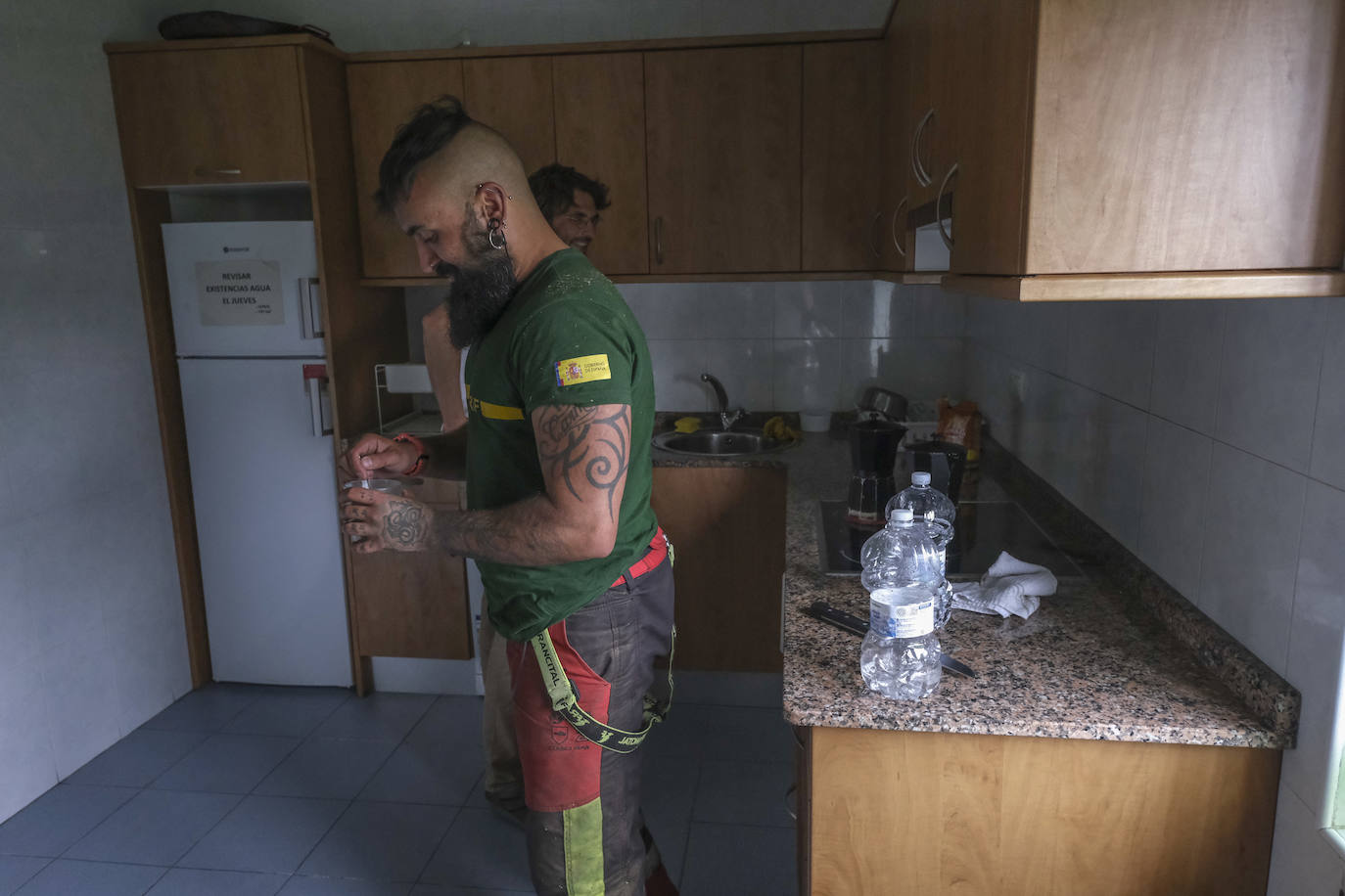 Comida y un buen café para retomar fuerzas tras la jornada.