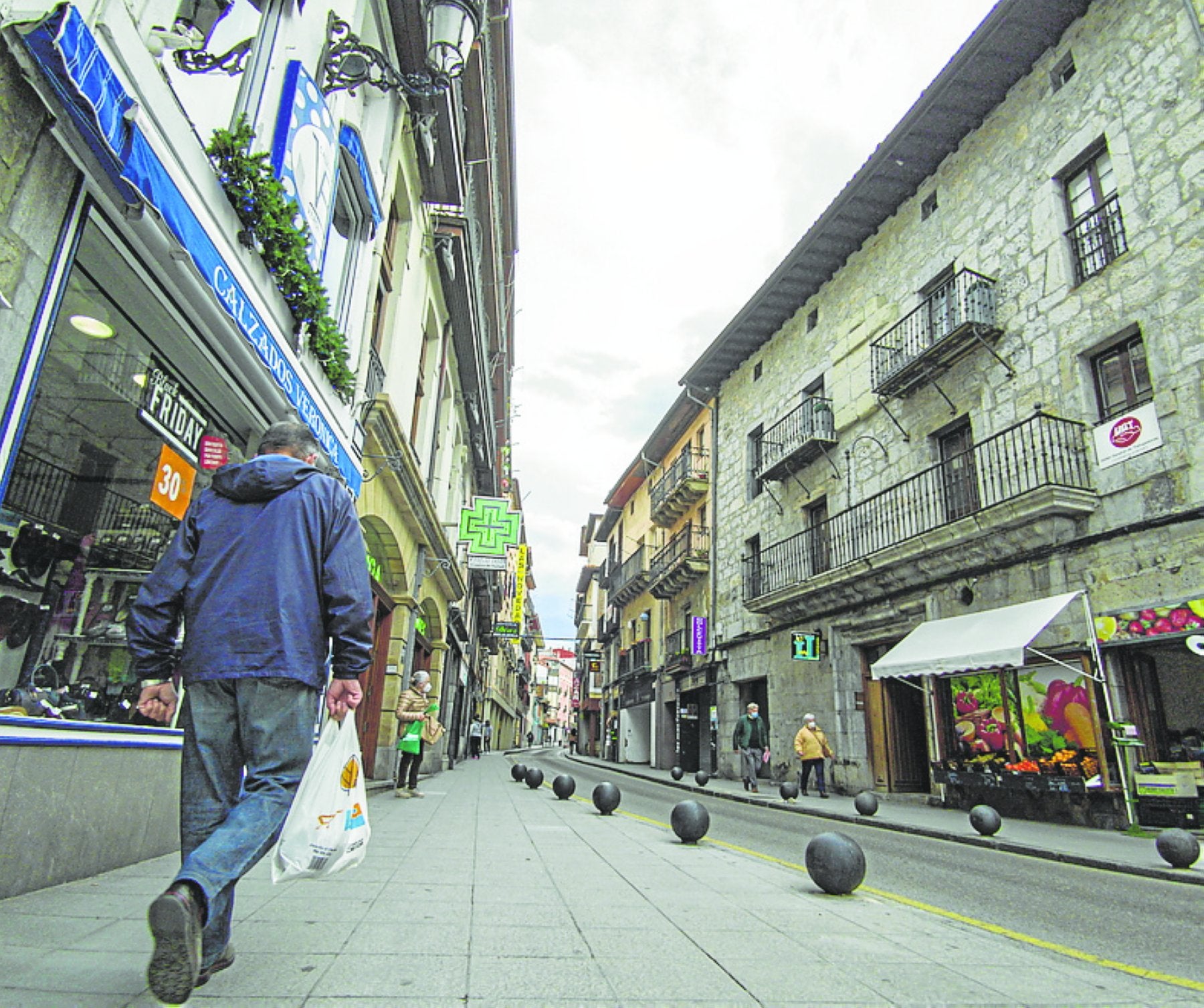 Una de las calles de la Puebla Vieja de Laredo.