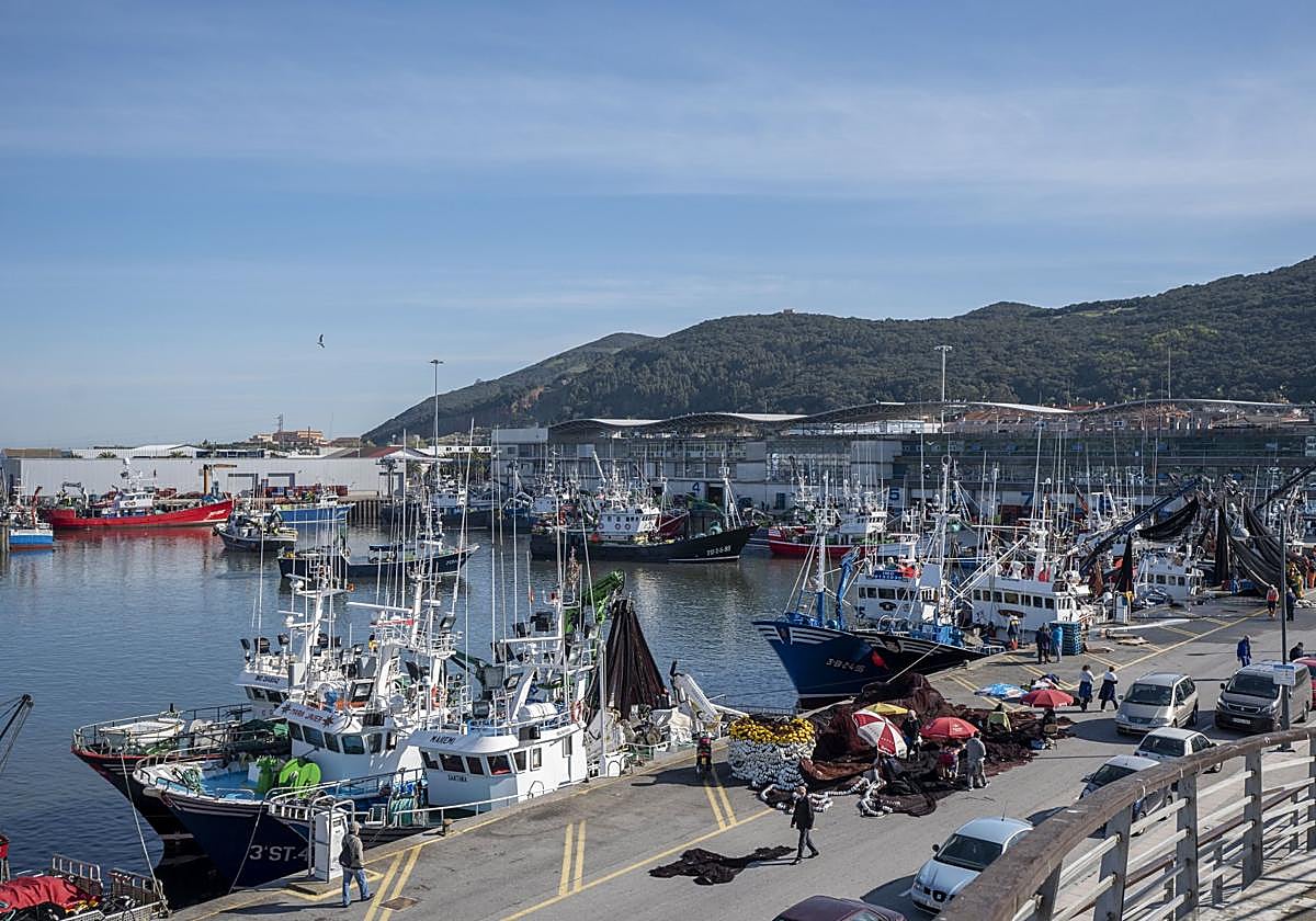 El puerto es el epicentro de la actividad económica.