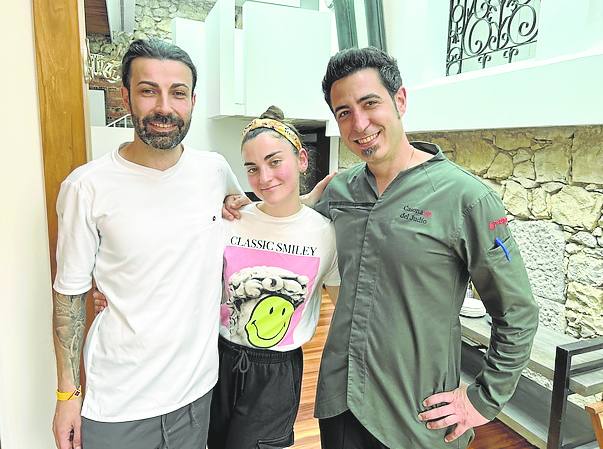 Vicente Valls, Raquel Diego y Adrián Ruiz son parte del equipo del restaurante.