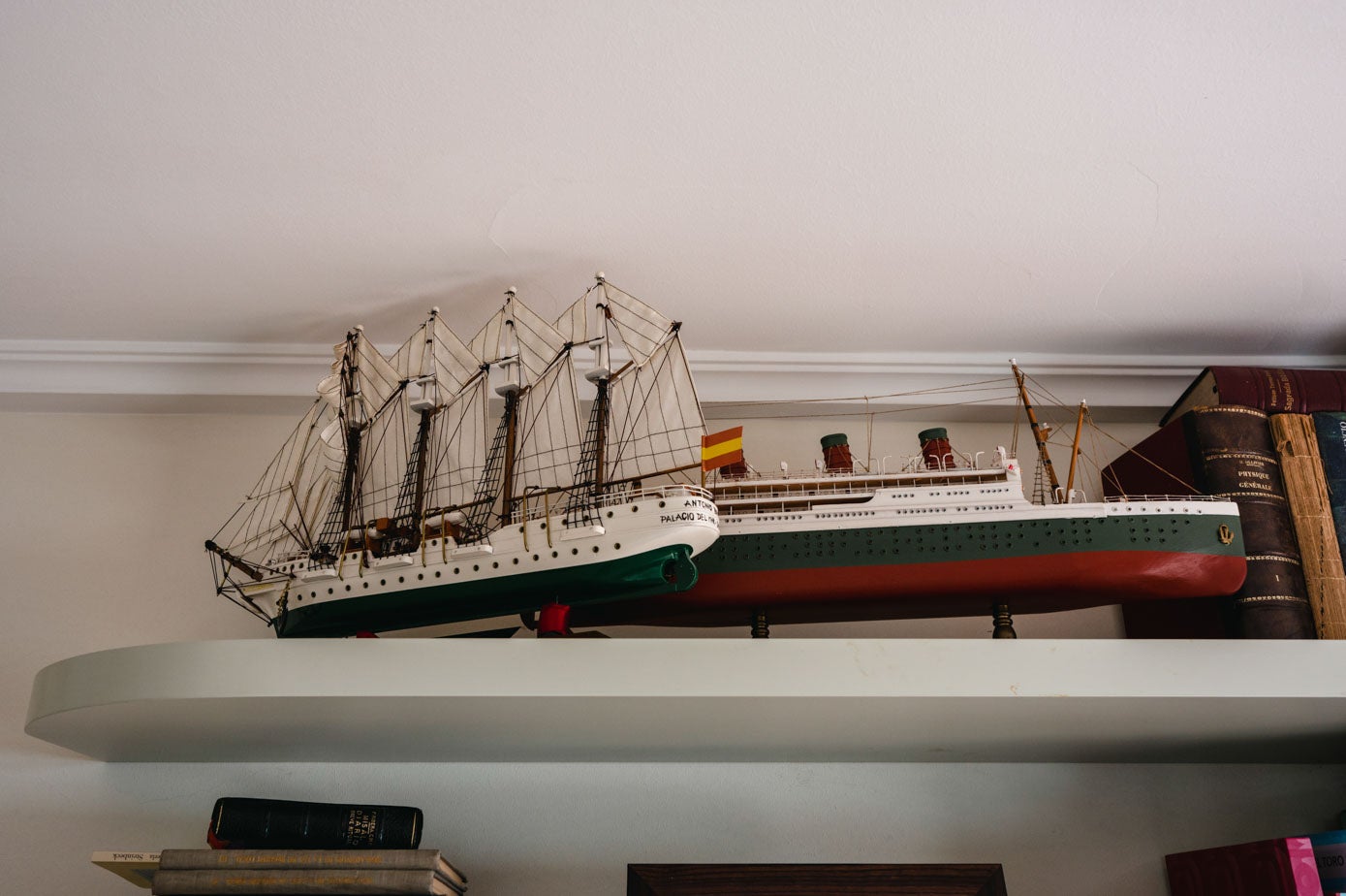 Maquetas de barcos que colecciona el dueño del ático. 