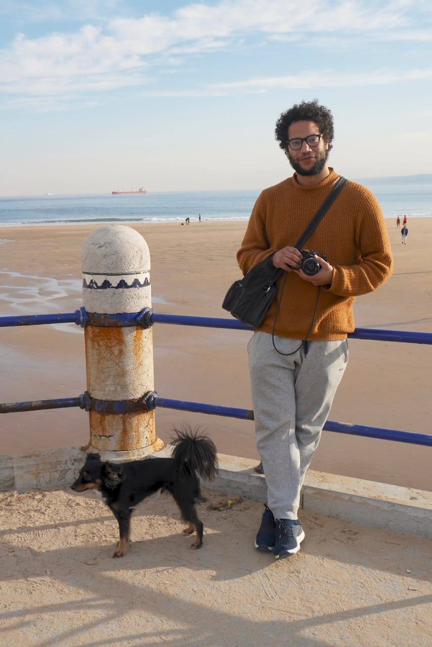 Keruin P. Martínez, candidato a la Alcaldía de Santander por IU-Podemos, ha dado esta mañana un «paseo fotográfico» con su perro Groucho por la costa santanderina. «La fotografía es una de mis pasiones y este último mes y medio la he tenido un poco aparcada, así que tengo muchas ganas». 