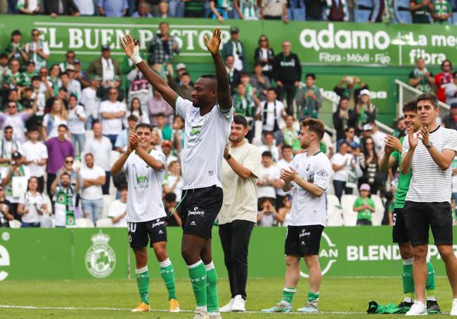 Cedric recibió el cariño de la grada tras una temporada difícil para él.