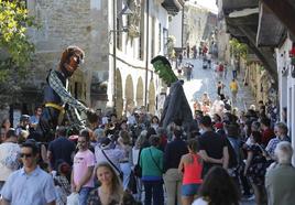 Las calles de la villa se llenarán este fin de semana de títeres y de publico.