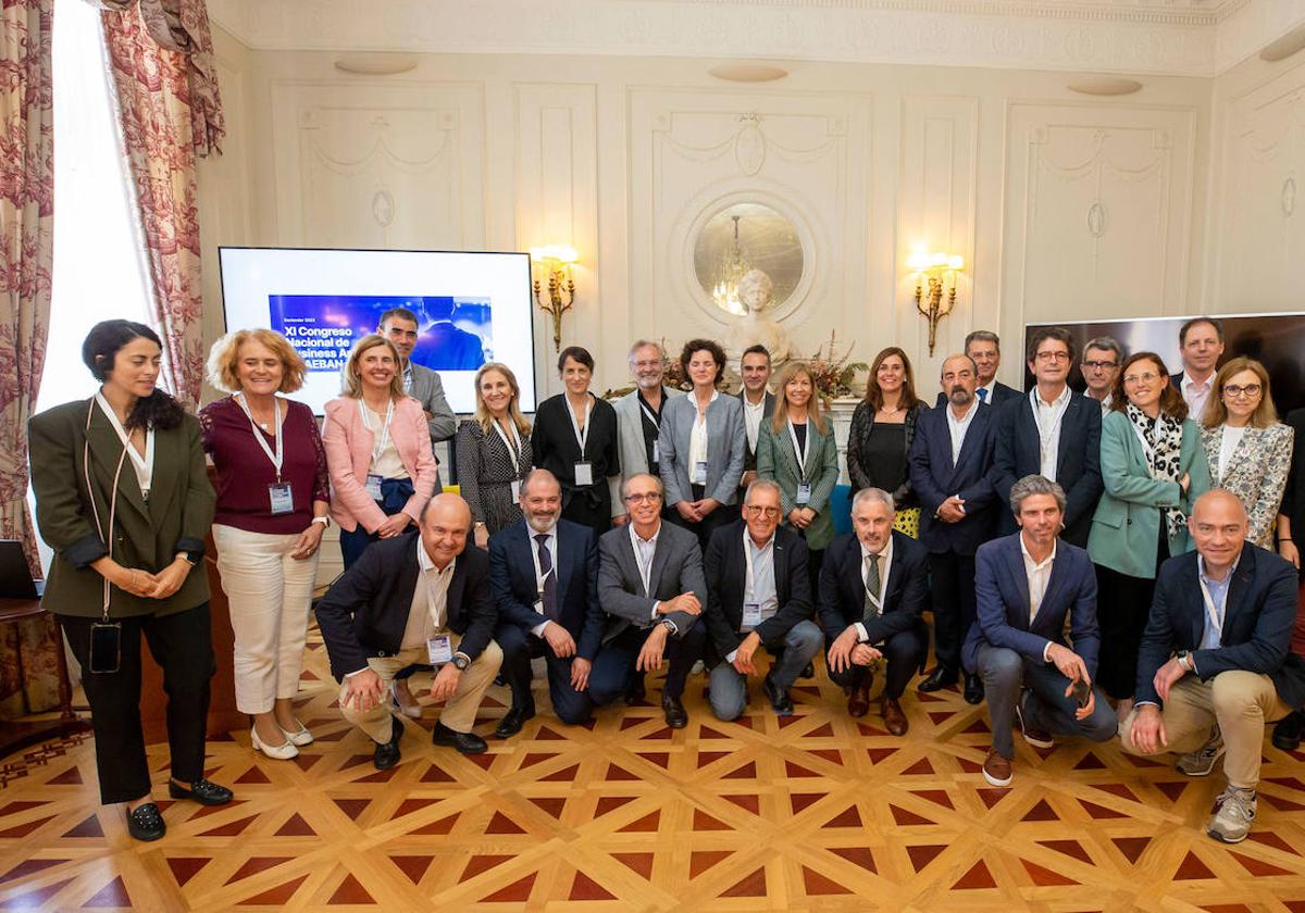 Foto de familia de los participantes en el acto, este lunes, en el Palacio de La Magdalena.