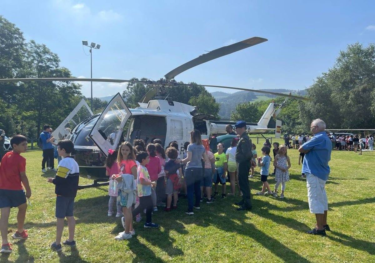 Una de las atracciones principales fue el helicóptero del Servicio Aéreo.