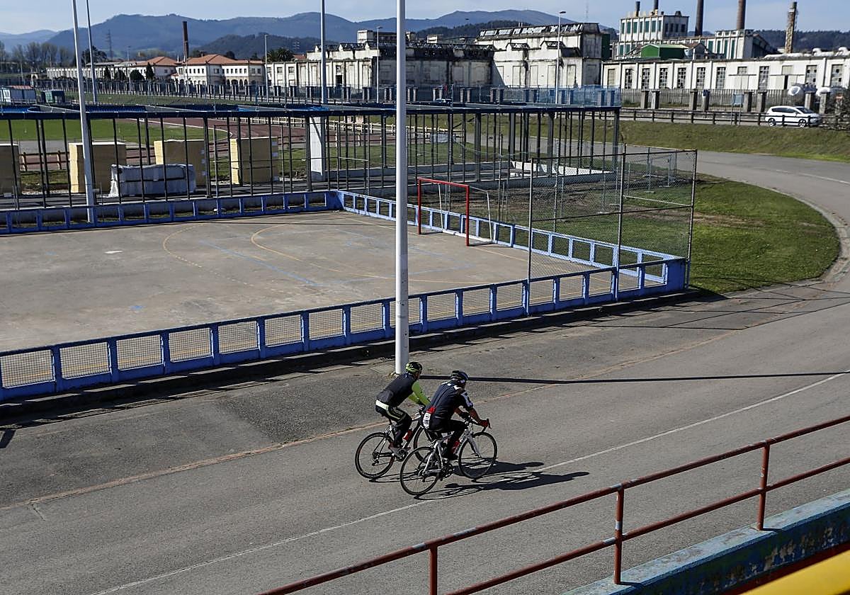 Complejo deportivo Óscar Freire, expropiado por el Ayuntamiento a Sniace en 2020.