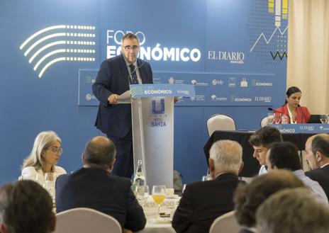 Imagen secundaria 1 - Gregorio Izquierdo ha intervenido este martes en el Foro Económico de El Diario Montañés.