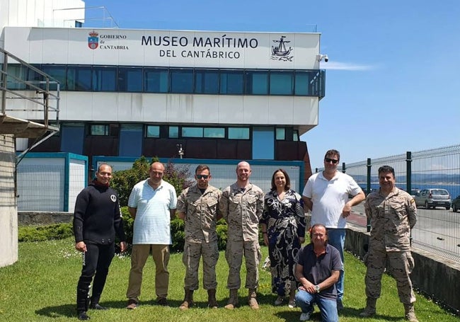 Equipo de la unidad de buceo de Ferrol encargado del hallazgo.