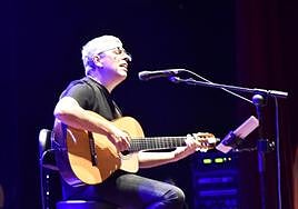 Pedro Guerra, durante una de sus últimas actuaciones.