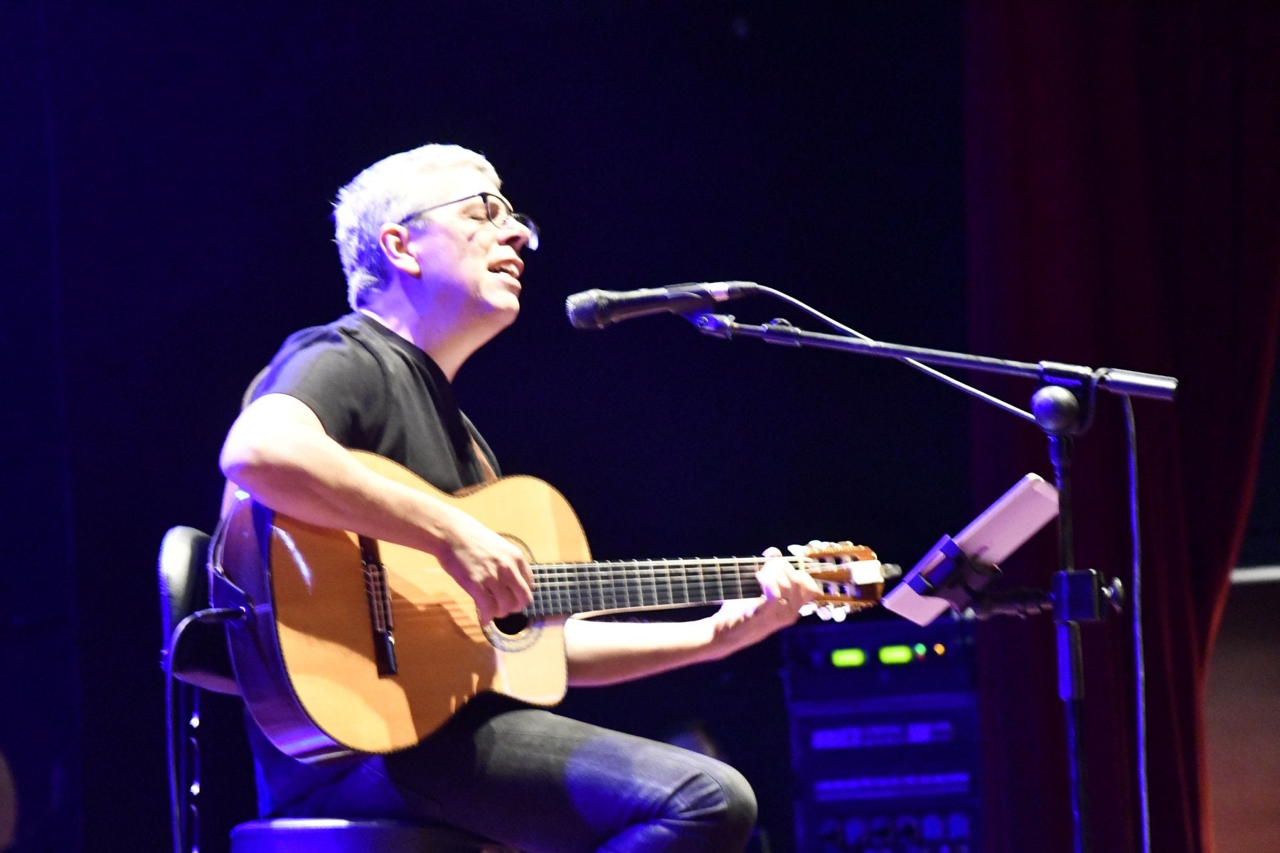 Pedro Guerra, durante una de sus últimas actuaciones.