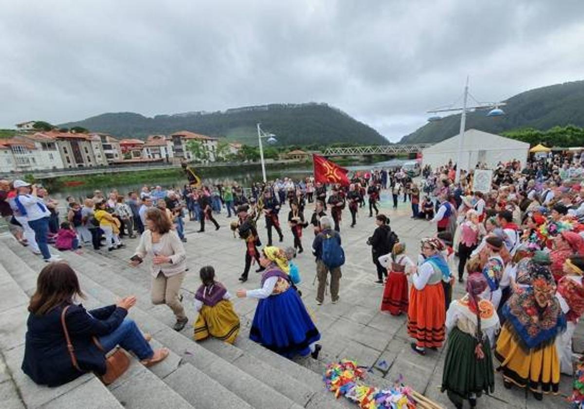 Fotografía de archivo de una de las últimas ediciones de la fiesta de la gaita cántabra.