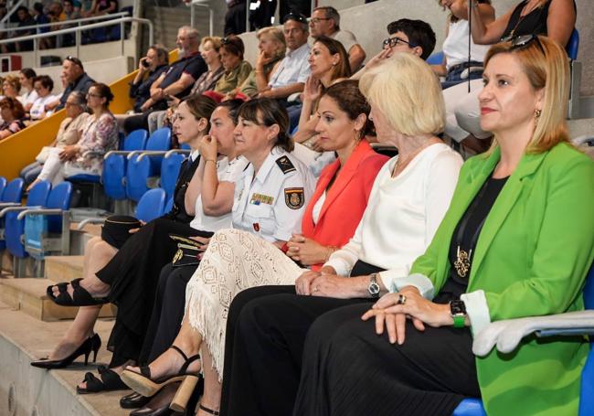 De izquierda a derecha, la concejala en funciones de Educación de Santander, Noemí Méndez; la Jefa Superior de Policía de Cantabria, Carmen Martínez; la delegada del Gobierno en Cantabria, Ainoa Quiñones; la consejera en funciones de Educación y Formación Profesional; Marina Lombó; y la directora del Área de Alta Inspección de Educación, Magdalena González.