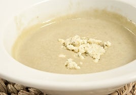 El queso picón Bejes Tresviso es la base de esta salsa de queso.