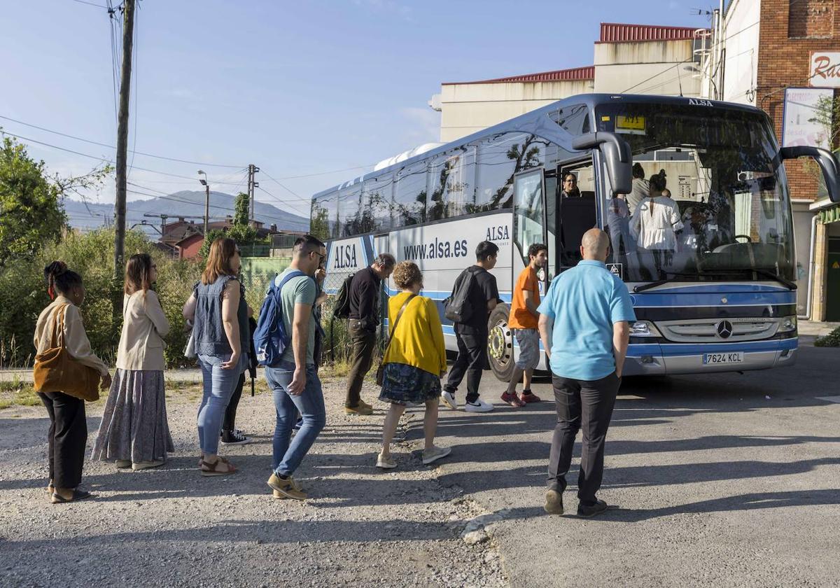 «Los horarios de los transbordos son diferentes a los trenes. Es un lío»