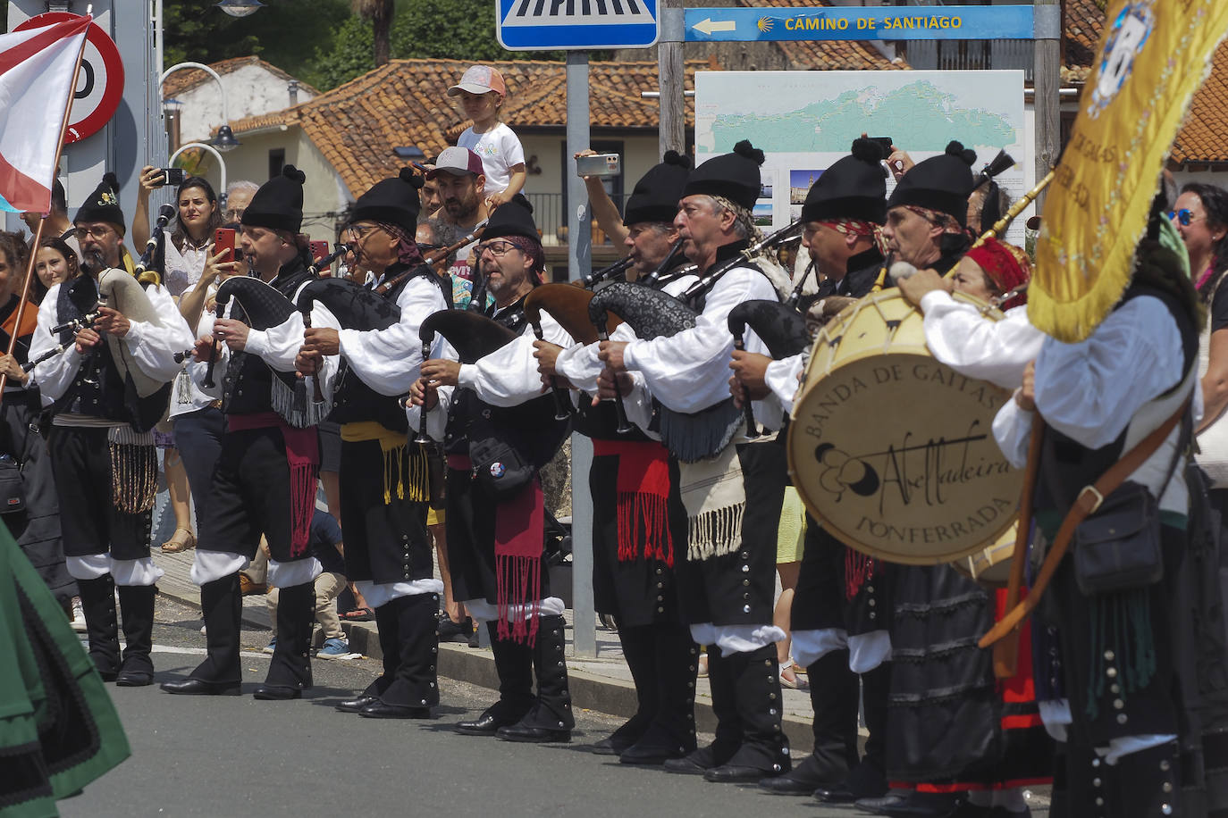 Una banda de Ponferrada actuando en el paseo