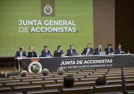 Junta de Accionistas del Racing del año 2022, en el salón de actos de la Universidad Europea del Atlántico.