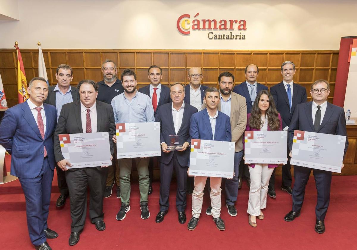 Desde arriba a la izquierda. Ignacio Pérez (Editorial Cantabria); David López (LIS Data Solutions); Manuel Iturbe (Banco Santander); Javier López Marcano; Modesto Piñeiro y Carlos Augusto Carrasco (Cámara Torrelavega). Desde abajo a la izquierda: Óscar Sánchez (Banco Santander), José Luis Carmona (GMI); Manuel Coterrillo (LIS Data); José Emilio Alonso y Prudencio Ortiz (Leading) ; Isaac Revilla y Marina Gómez (Acicatech); y Manuel Vila (Newtesol)