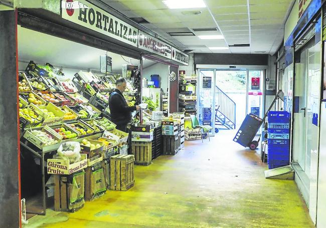 El Mercado de Puertochico, en una foto del pasado abril, pendiente de unas obras que acumulan retrasos.