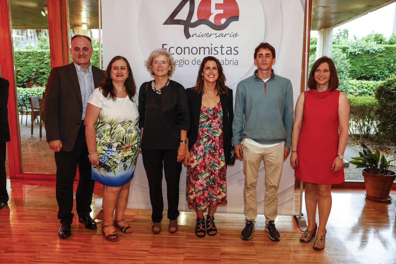 Luis Miguel Cortiguera, Blanca Llama, Ana González Pescador, Paula Sumillera, Duje Cañestro y Pilar Sáez.