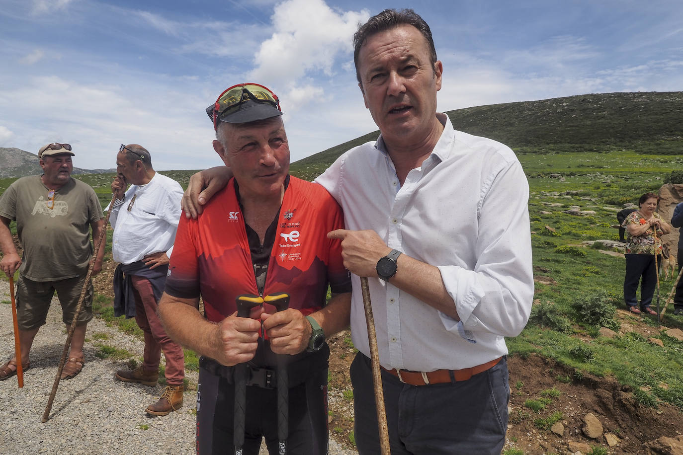 El consejero de Desarrollo Rural, Ganadería, Pesca, Alimentación y Medio Ambiente en funciones, Guillermo Blanco, asiste a la tradicional subida de ganado al puerto de Sejos.