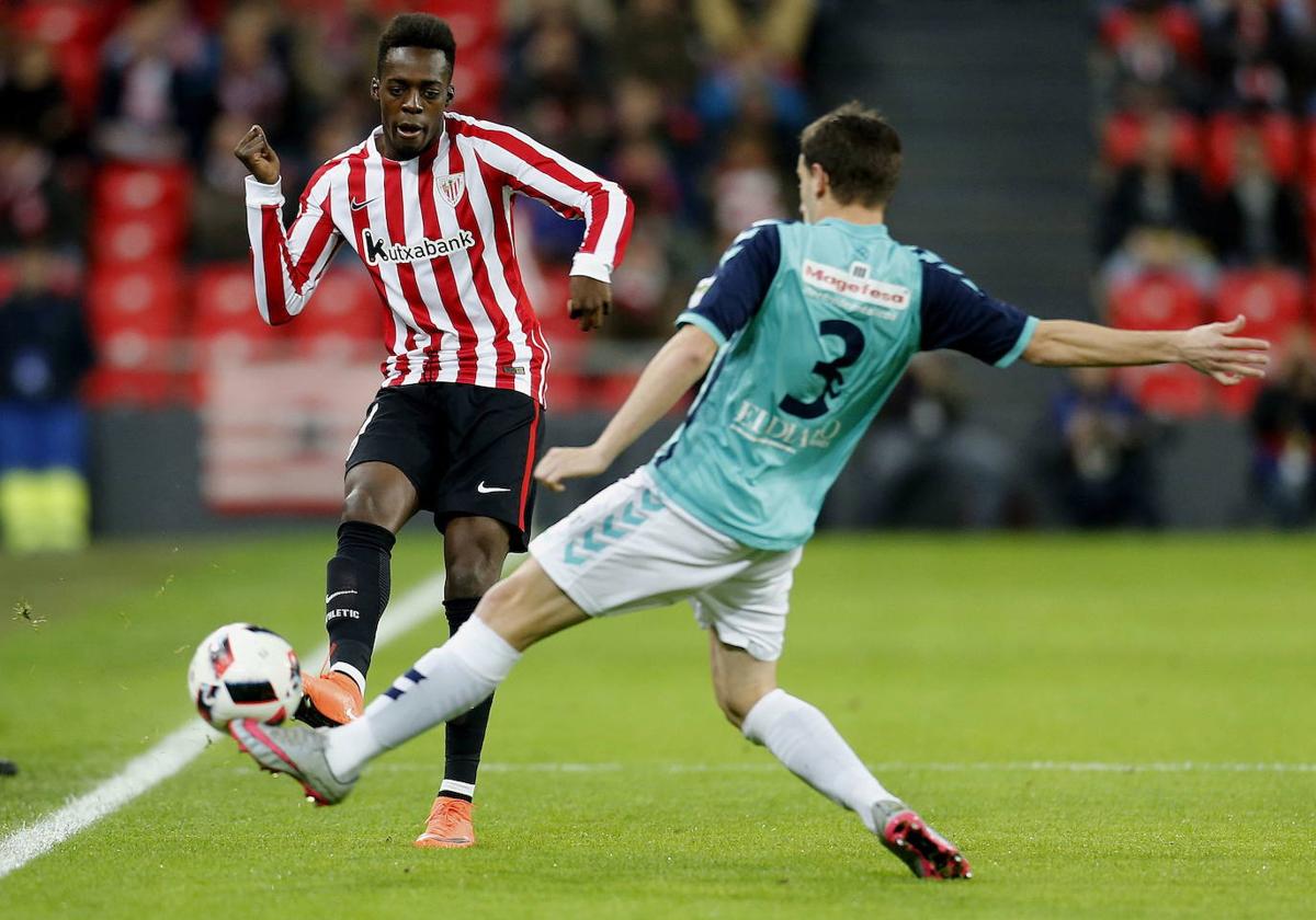 Imagen de archivo de Iñaki Williams y Julen Castañeda, en un choque de la Copa del Rey entre Athletic y Racing.