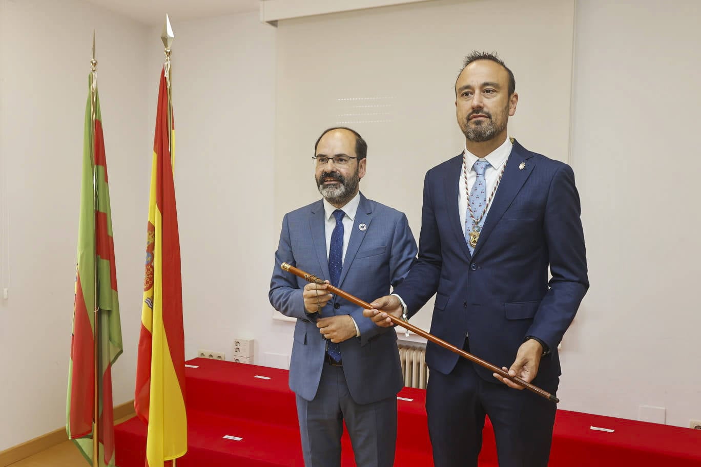 El socialista ﻿José Luis Urraca (a la izquierda) y el regionalista y alcalde ﻿Javier López Estrada (derecha) son los líderes de la nueva coalición de gobierno en Torrelavega. 