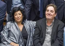 Almudena Grandes y Luis García Montero, en La Magdalena, en una imagen de 2012 en el acto del Premio La Trastienda.