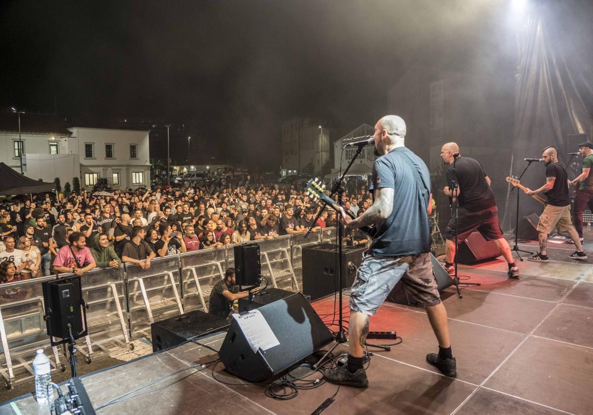Maliaño se prepara para quemar este viernes a su 'Sanjuanón' en la tradicional hoguera