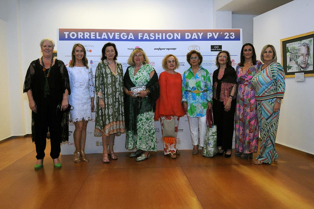 Blanca Rosa Gómez Morante, María Teresa Cacho, Ana Barca, Consuelo Blanco, Mercedes Labrador, Lucía Montes, Sonsoles López, Raquel Menéndez y Rosa Fernández. 