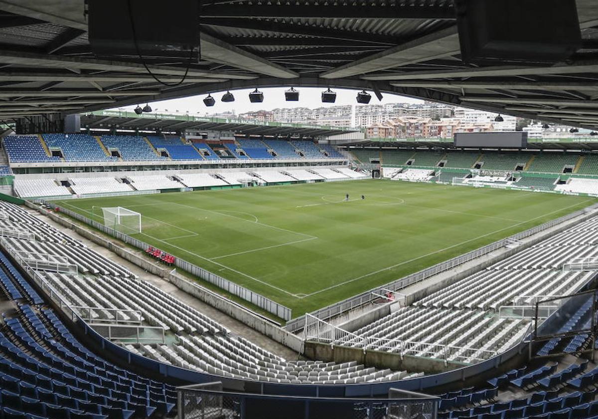 Los Campos de Sport no cumplen los requisitos para acoger un partido internacional.