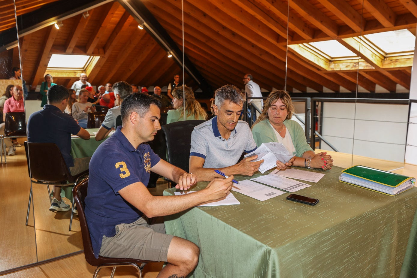 César Aja, como miembro de la Ejecutiva Regional del PSOE, verificó la «legalidad» del proceso, como defiende Urquiza y en contra de los afiliados críticos.