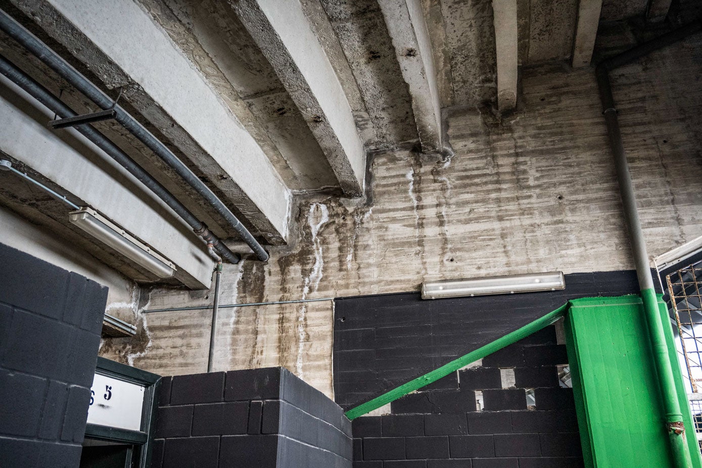 El deterioro del estadio de El Sardinero, en imágenes