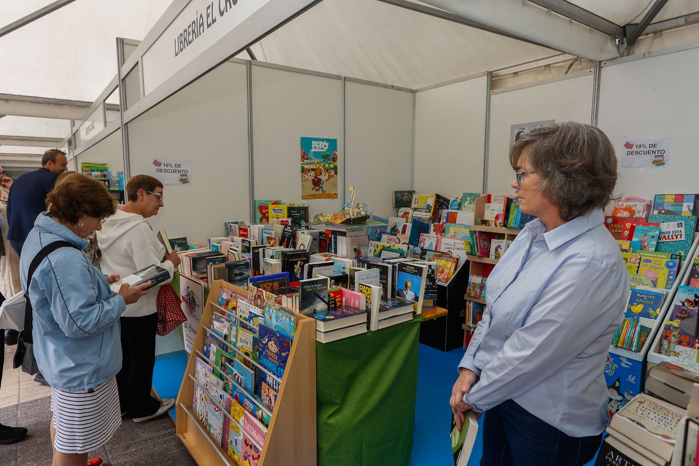 Una feria acogedora, que consolida su trayectoria con una nutrida lista de autores que firmarán sus obras o charlarán sobre la intrínseca labor de escribirlas.