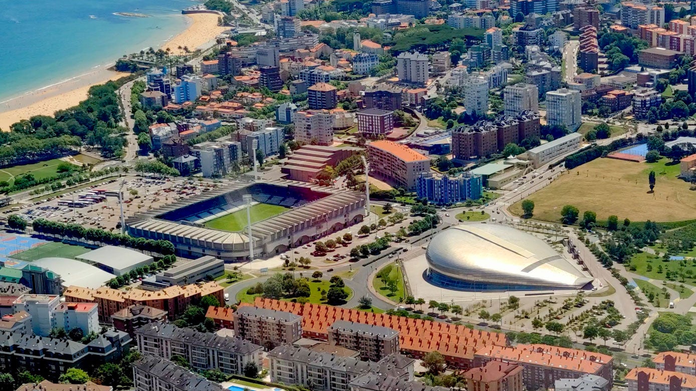 Palacio de Deportes y campo del Racing, desde el aire.