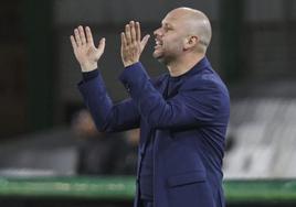 José Alberto López, entrenador del Racing.