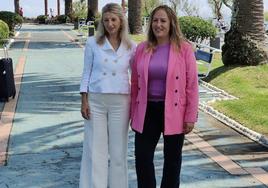 Yolanda Díaz y Carmen Martín, hoy, en los Jardines de Piquío de Santander