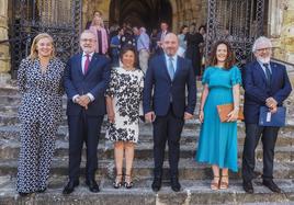 María José González Revuelta, Ángel Pazos, Asunción Gómez Pérez, Miguel González, Raquel Gómez y Tomás Mantecón, ayer, en Laredo.