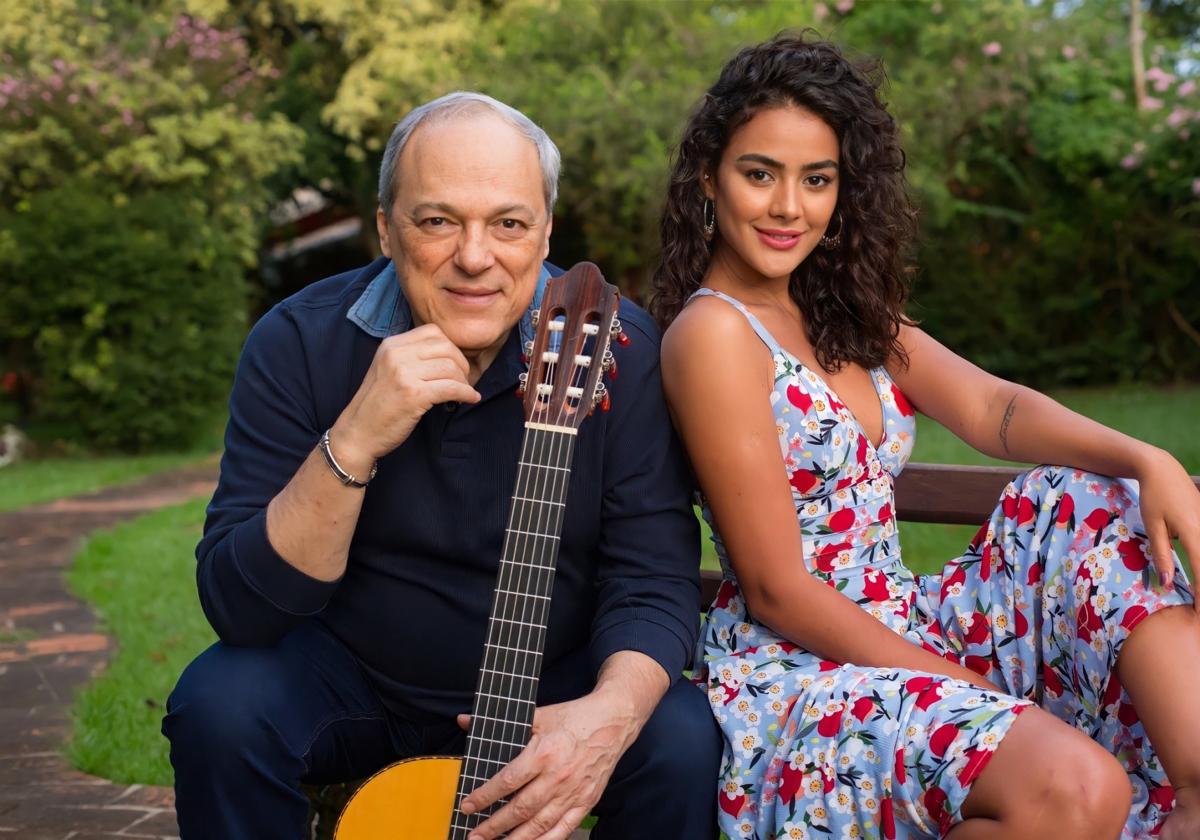 tToquinho y la joven cantante Camilla Faustino.