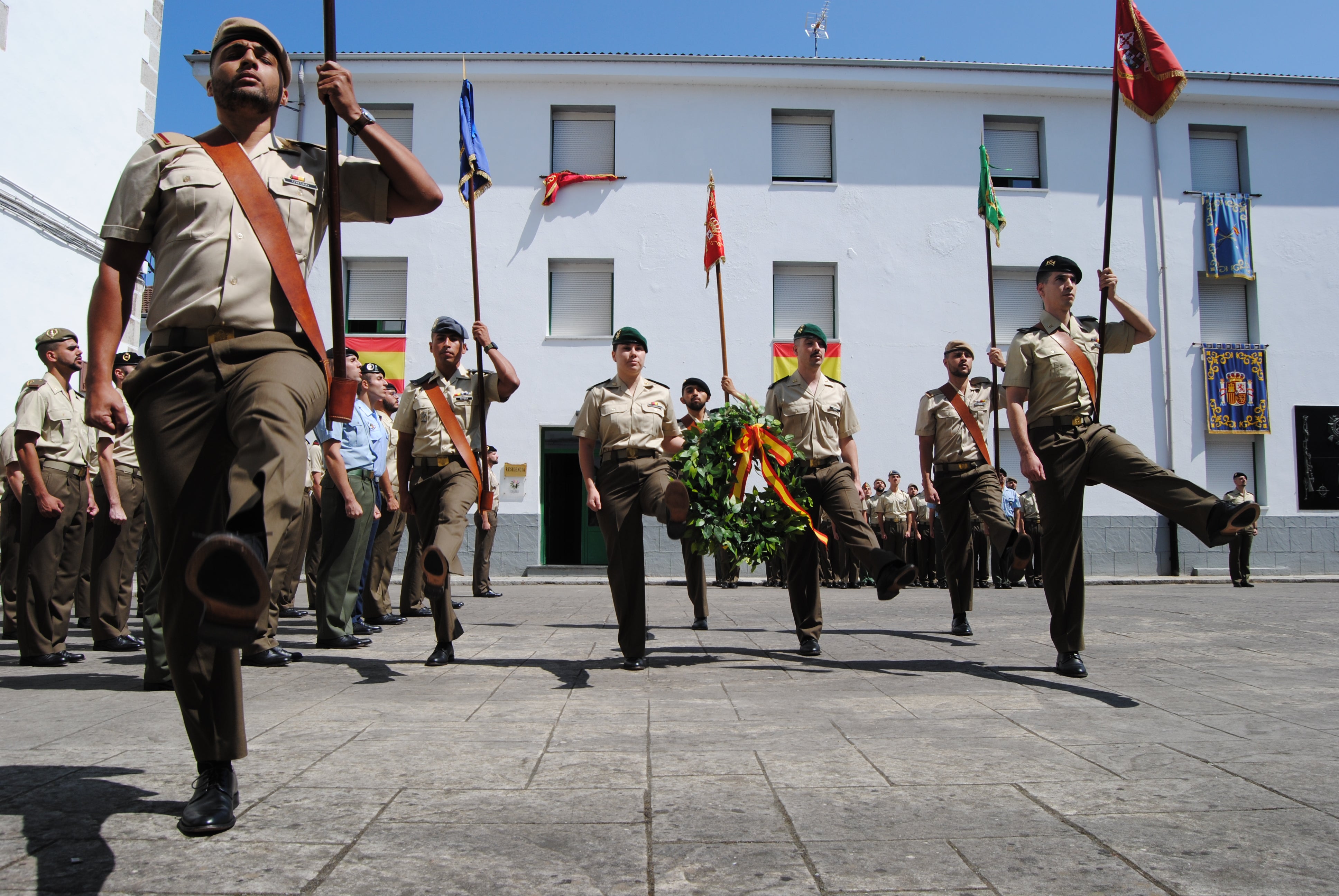 Ofrenda floral en homenaje a los caídos por España y los antiguos compañeros del patronato fallecidos. 