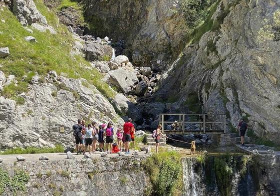 Turistas en la Ruta del Cares.