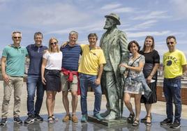 Reunidos en la Plaza de la Ciencia. De izquierda a derecha: Siebelt Schneider (Alemania); Jeroen Joen (Holanda); Sabine Mittermair-Krivez (Austria); Günter Wagner (Alemania); Federico Pérez Herrezuelo (Torrelavega); Susana Fernández Ramos (Santander); Sabine Krenn (Austria) y Roberto Tirso San José Agudo (Torrelavega).