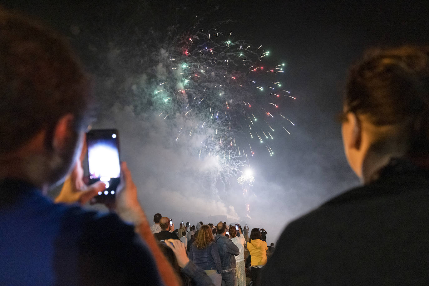 Fuegos artificiales para celebrar San Juan en la playa de Soto de la Marina