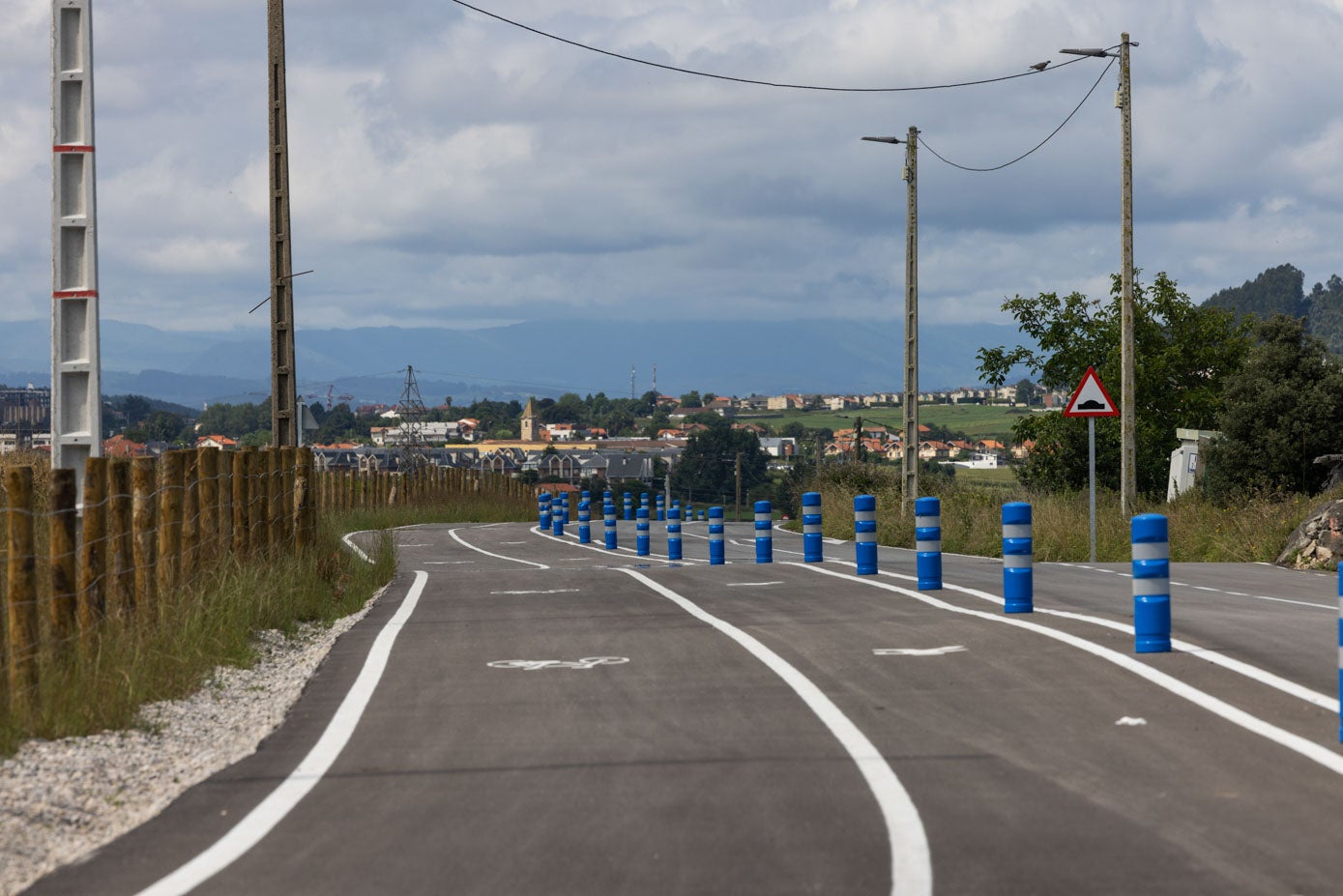 Un tramo del nuevo carril bici que une el Pctcan con Bezana.