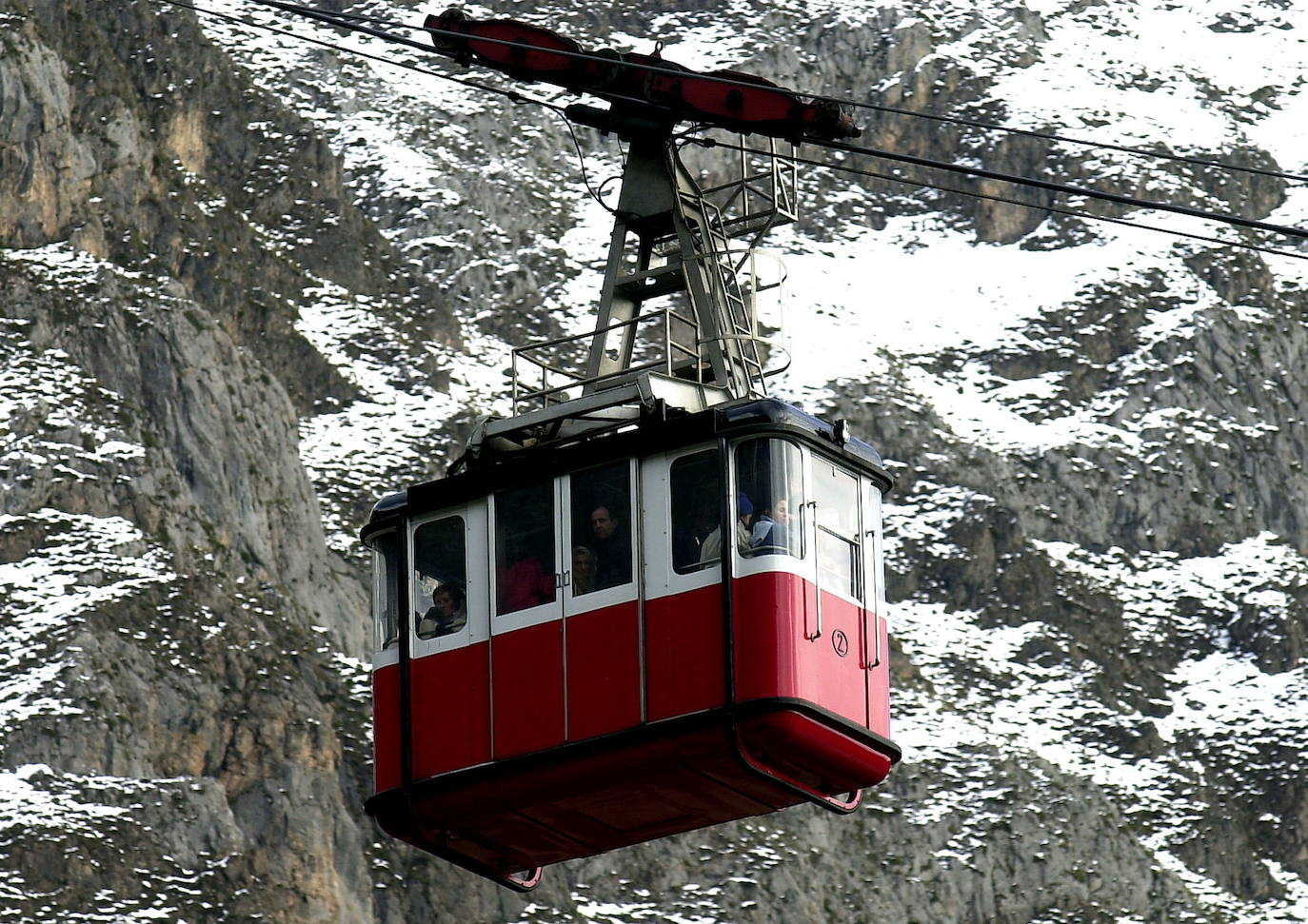 Imagen antes - El teleférico de Fuente Dé reabre este martes tras 22 días averiado