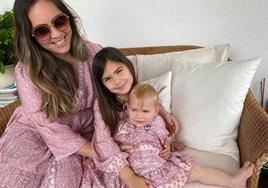 Paula Fernández con sus dos hijas India y Duna.