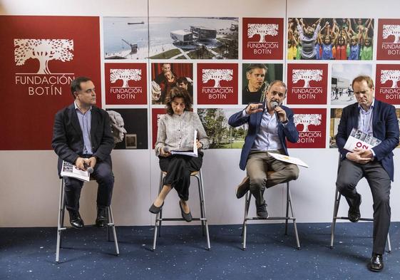 El director administrativo, José Manuel Setién; la directora ejecutiva del Centro Botín, Fátima Sánchez; el director general de la Fundación Botín, Íñigo Sáenz de Miera, y el director de Programas, Javier García Cañete, presentaron la Memoria 2022 de la institución.