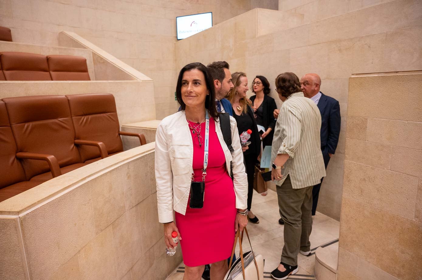 La alcaldesa de Santander y diputada Gema Igual, a su llegada al hemiciclo. 