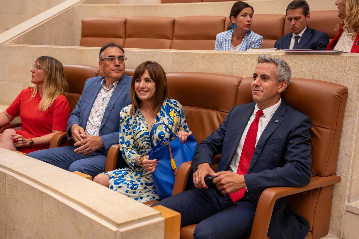 Los socialistas Eugenia Gómez de Diego, Raúl Pesquera, Ana Belén Álvarez y Pablo Zuloaga en sus asientos. 